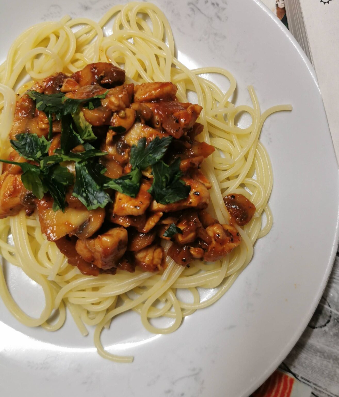 Szybki obiad makaron z kurczakiem i pieczarkami Przepisy na każdy